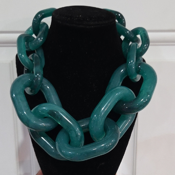 💚🔹️Piper K 🔹️Bold Green Resin Chunky  Statement 20" Necklace - Picture 3 of 9